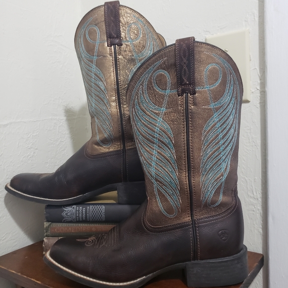 Ariat Shoes Ariat Womens Wide Square Toe Round Up Western Boots